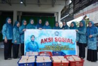 Ketua TP-PKK Inhil Katerina Susanti Herman Bersama Anggota Berbagi Takjil di Hari ke-2 Ramadhan, Peringati HKG PKK ke-54