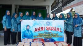 Ketua TP-PKK Inhil Katerina Susanti Herman Bersama Anggota Berbagi Takjil di Hari ke-2 Ramadhan, Peringati HKG PKK ke-54