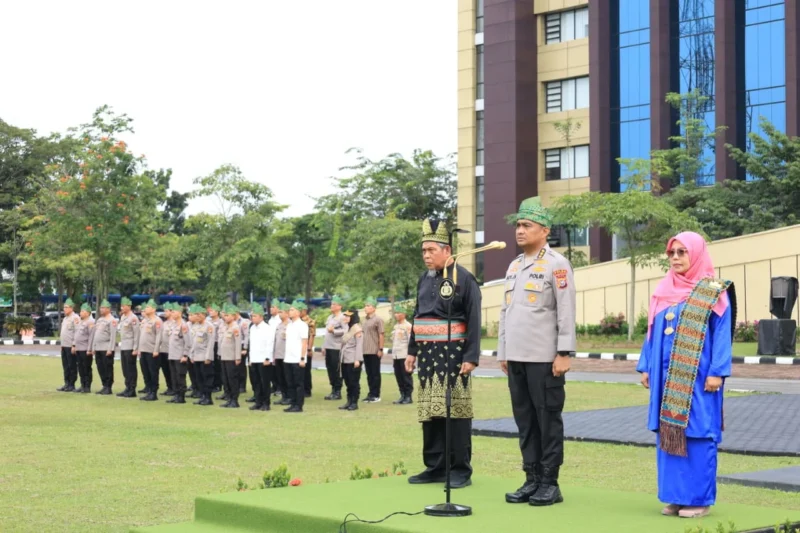 Lestarikan Budaya Melayu, 11 Ribu Personel Polda Riau Pakai Tanjak dan Selempang Tiap Jumat