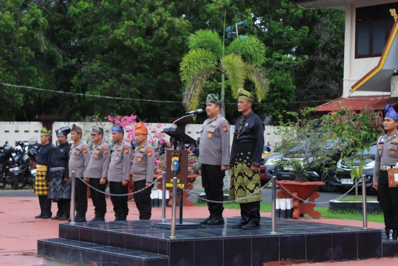 Memperkuat Indentitas Kultural : Polres Inhil dan LAMR Resmi Launching Penggunaan Tanjak dan Selempang