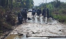 Jelang Idul Fitri, Warga Kritik Bupati Inhil Soal Jalan Rusak Parit Guntong–Pulau Kijang