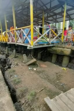 Abrasi Ancam Permukiman Warga, Jembatan di Desa Bente Retak dan Delapan Penyangga Patah ‎